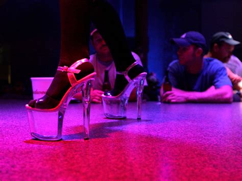 Striptease/Lapdance Finde eine Prostituierte Ebikon